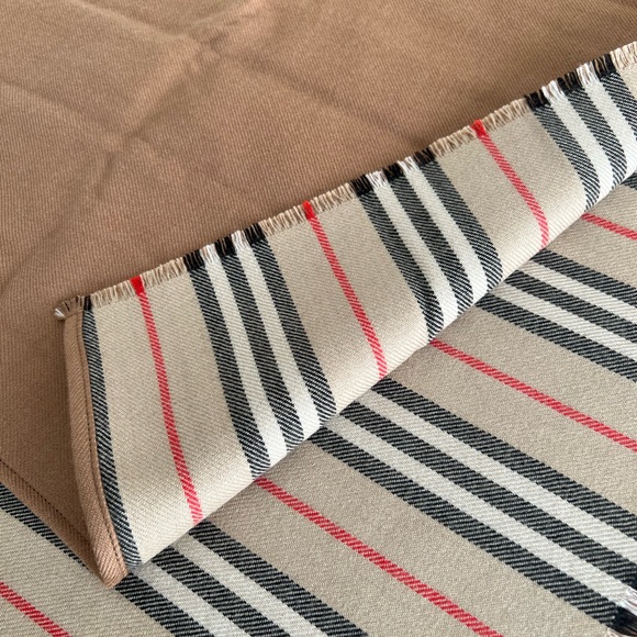 Burberry Icon Strips Wool Reversible Cape - Picture 10 of 12